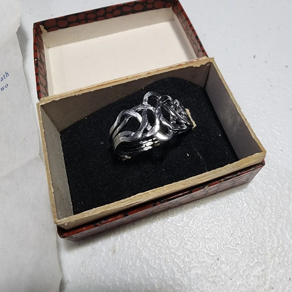 VTG Puzzle Ring Made in Japan Silver Tone 4 Band Interlocking Novelty with Box